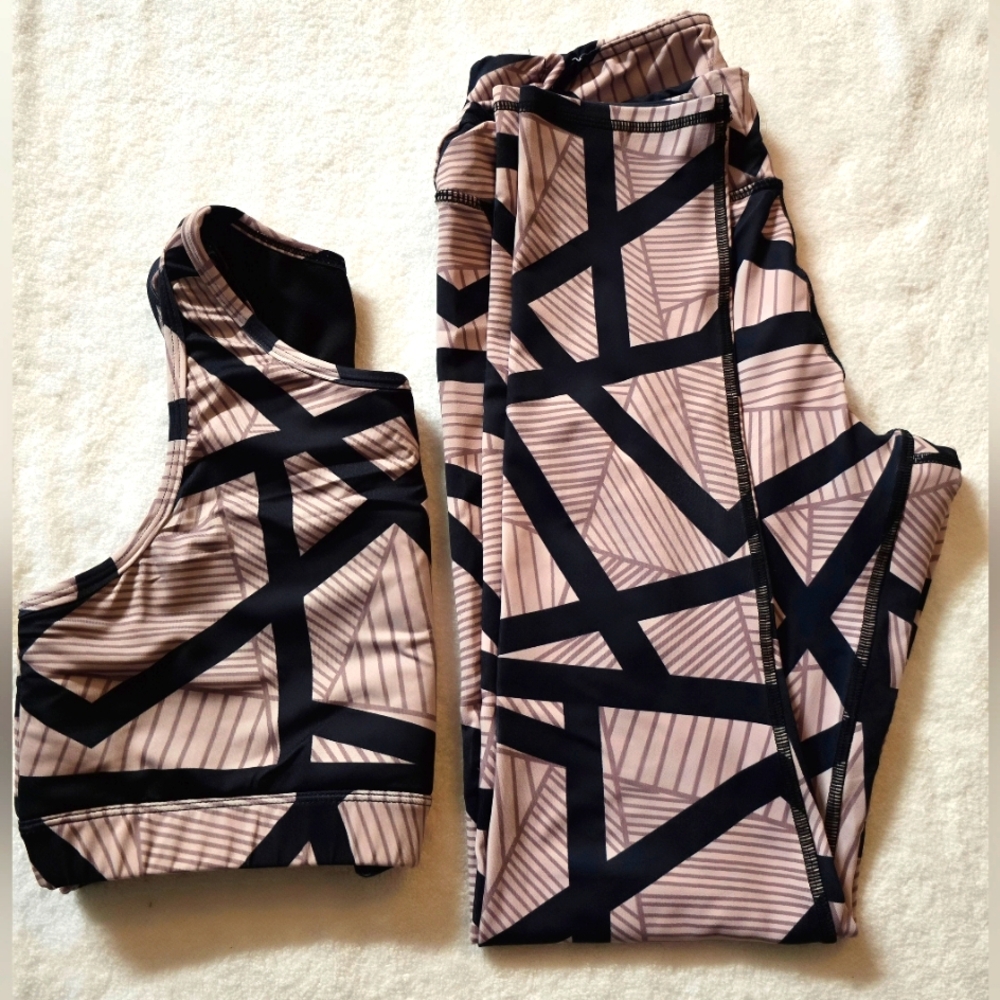 Brooke Taylors Yoga/Leggings Set, Size L, Tan color